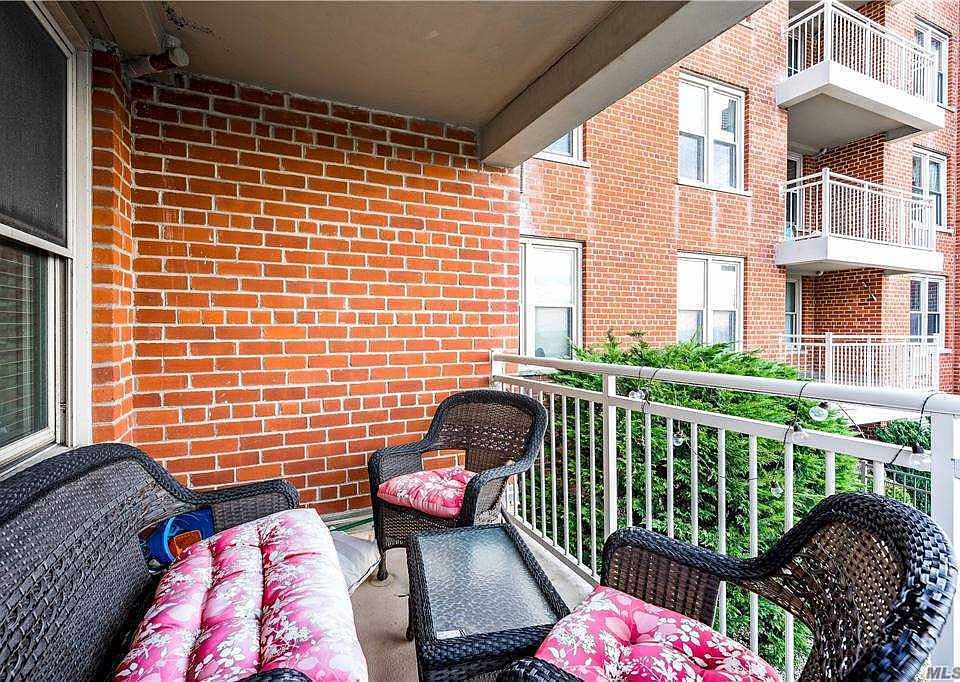 1st image of 560 W Broadway APT 1F