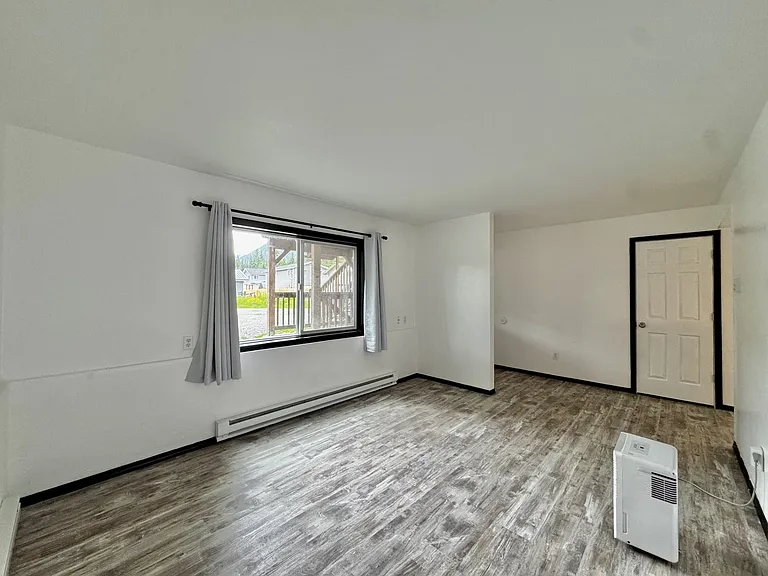 8178 Threadneedle St #B — Photo 7