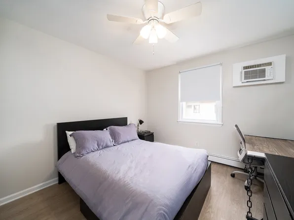 213 Roosevelt Street image 19 of 24