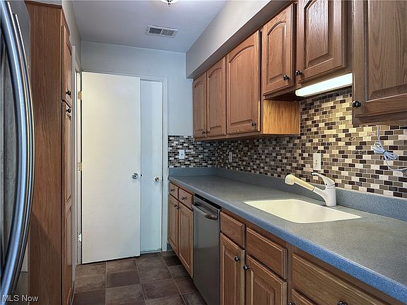 4th image of 13842 Oakbrook Dr #3842