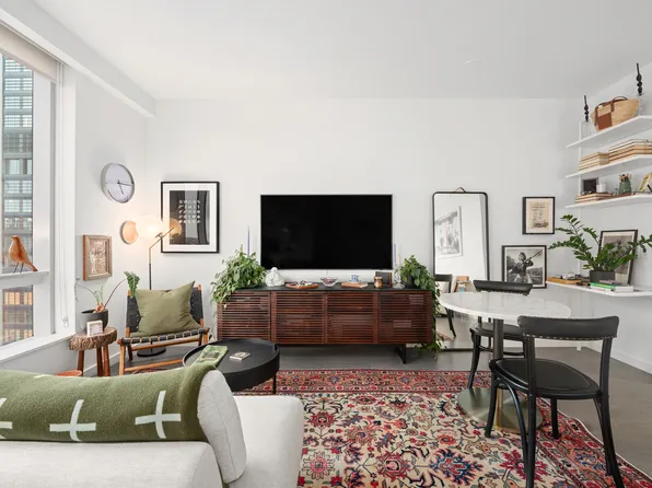 138 Willoughby Street image 2 of 6