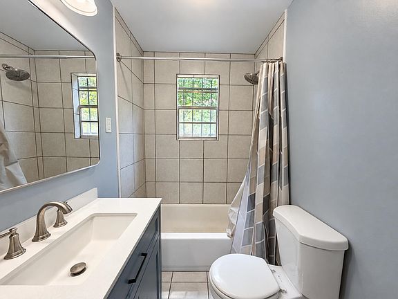 5th image of 1047 W Shankman Cres