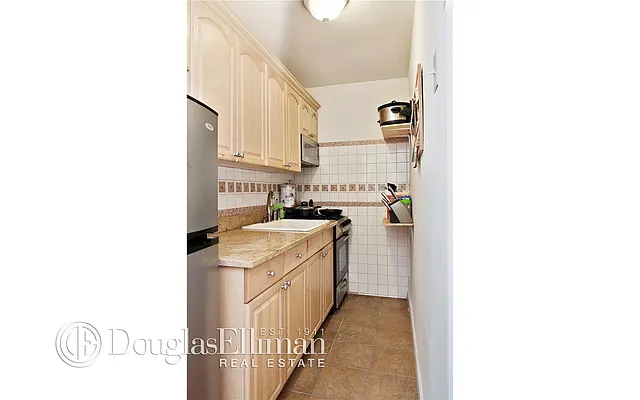 Sold by Douglas Elliman | media 2