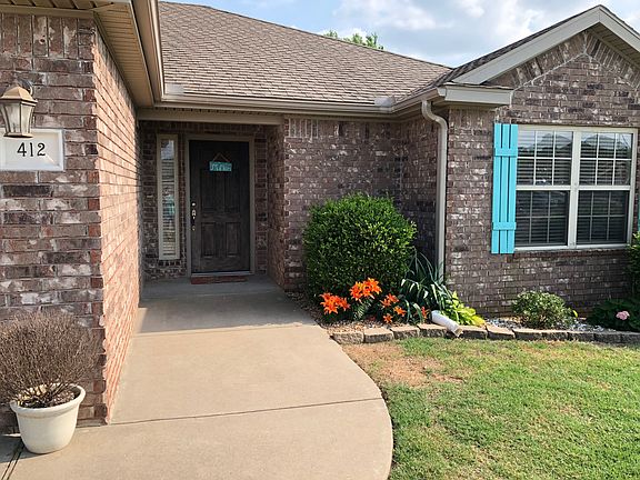 2nd image of 412 E Meadow Wood Ln