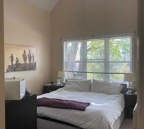 5th image of 2445 N Greenview Ave #1F