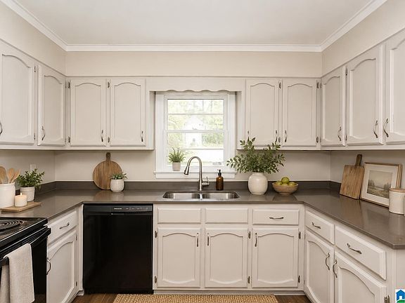 3rd image of 436 Zinnia Ln