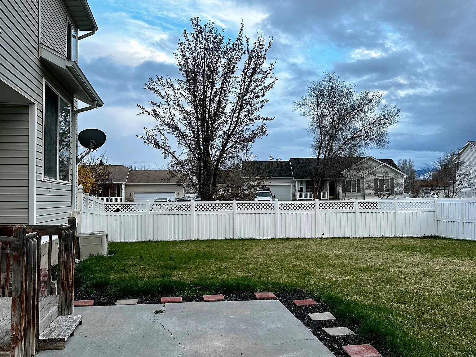 5 bed, 2.5 bath, 2400 sqft, $2,450 — Photo 3