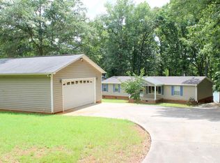 322 Bailey Cir, Townville, SC 29689