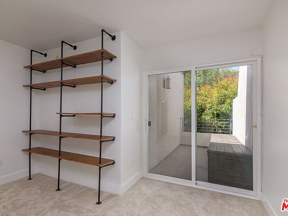4th image of 1951 N Beachwood Dr APT 302