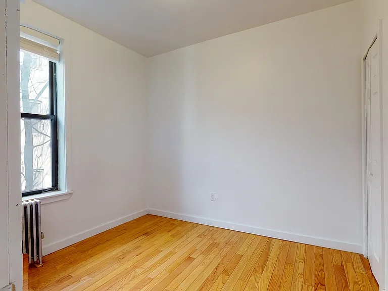 693 9th Ave #4R — Photo 10
