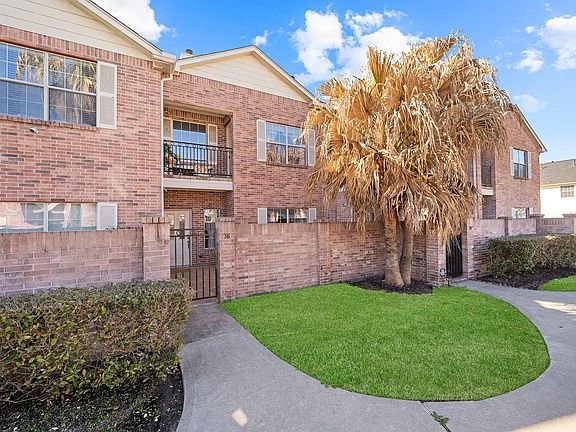 3rd image of 2865 Westhollow Dr Unit 36