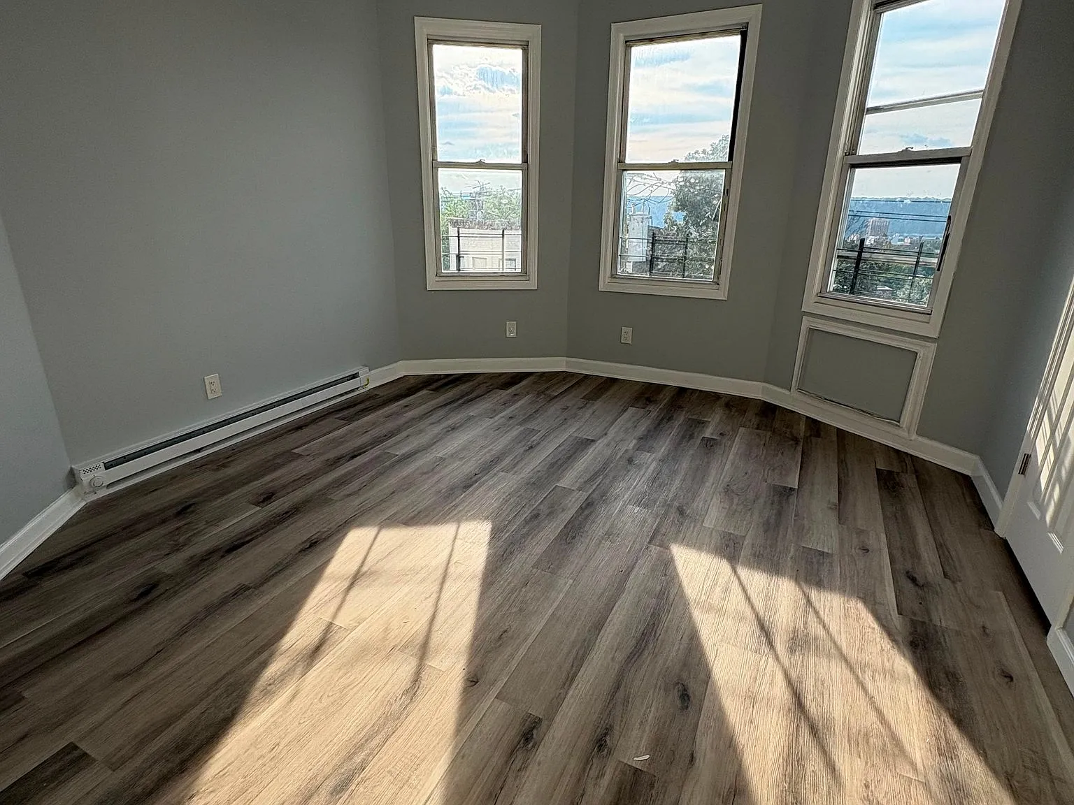 4 bed, 1.0 bath, $3,400 — Photo 1