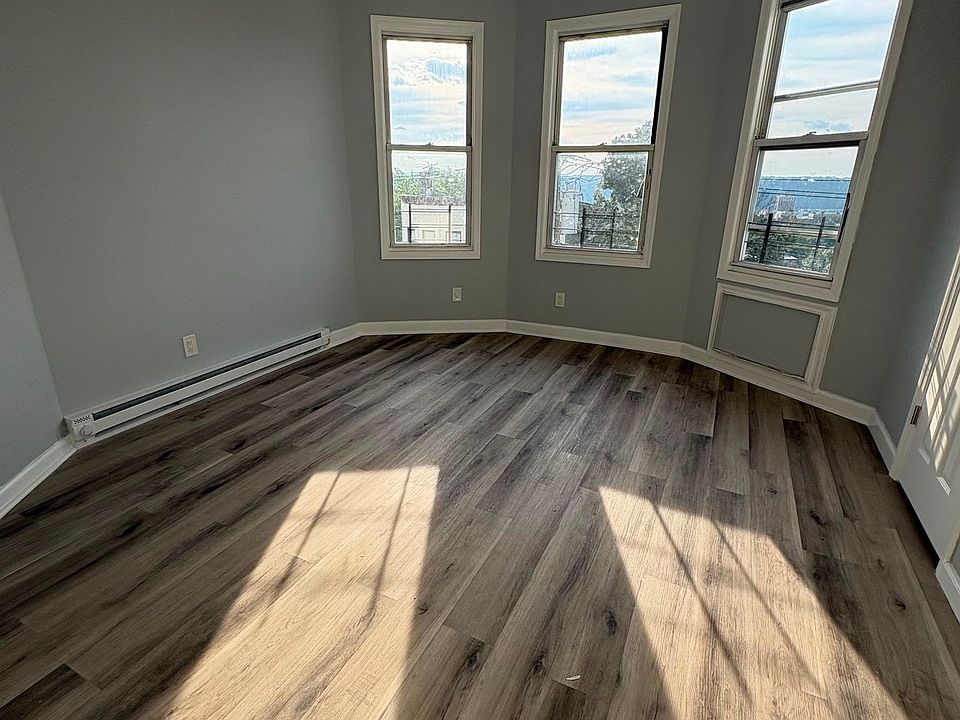 1st image of 32 Van Cortlandt Park Ave 1n-flr 1