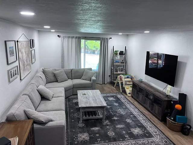 1676 Edgevale Ave — Photo 6