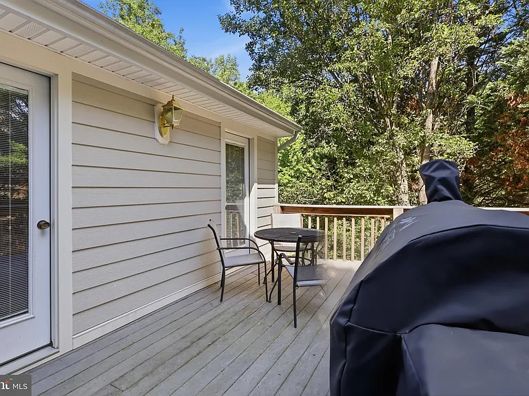 900 Hickory Cir — Photo 11