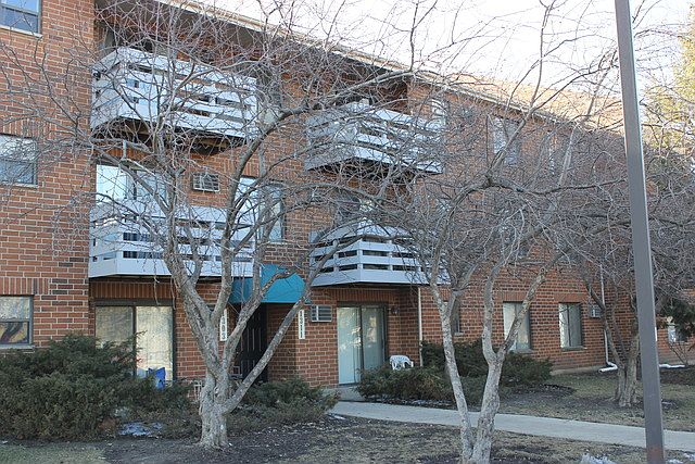 1st image of 1311 E Winslowe Dr #104
