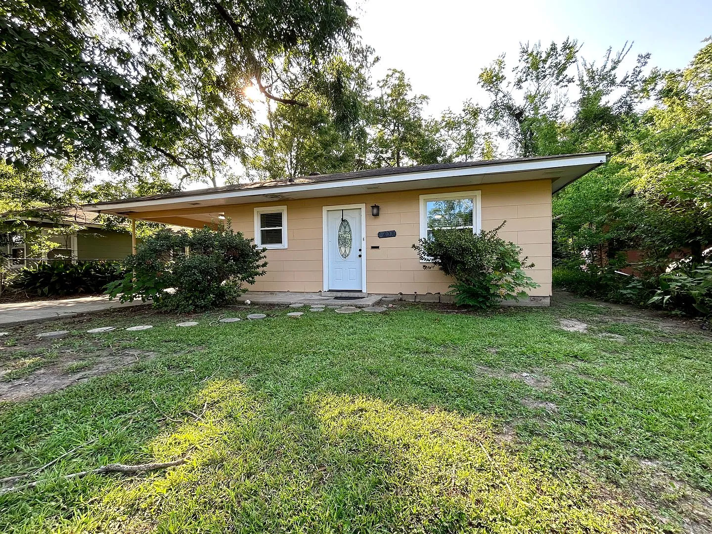 3 Bed 2 Bath Home in Hundred Oaks Subdivision — Photo 2