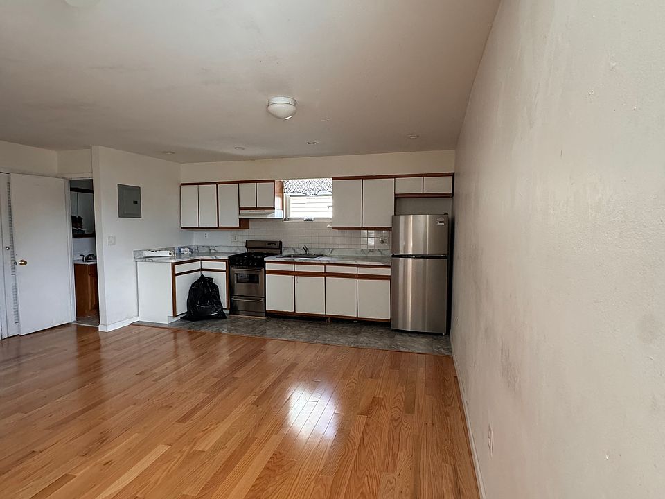 1st image of 31 Jackson Ave #4