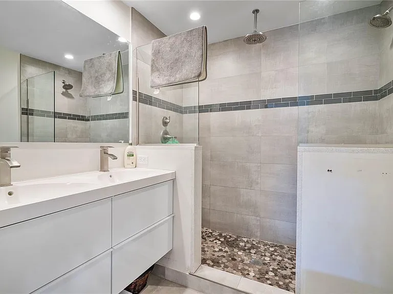 1949 Windward Dr — Photo 12