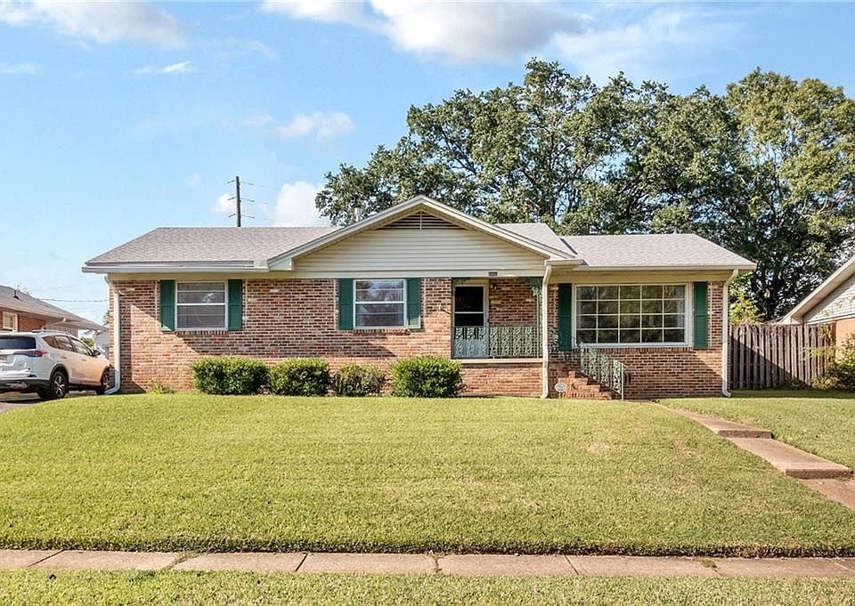 1st image of 2902 Brierwood Dr