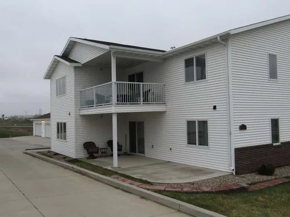 3406 Sharloh Pl, Bismarck, ND 58501