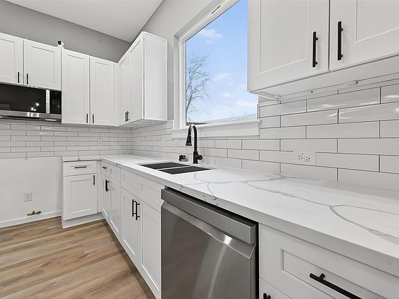 3rd image of 2026 Wavell St