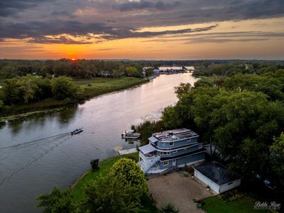 42136 N 7th Ave, Antioch, IL, 60002