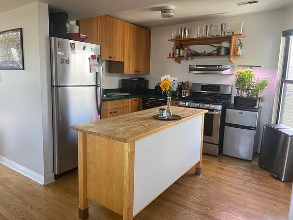 3rd image of 1459 N Bosworth Ave APT 4R