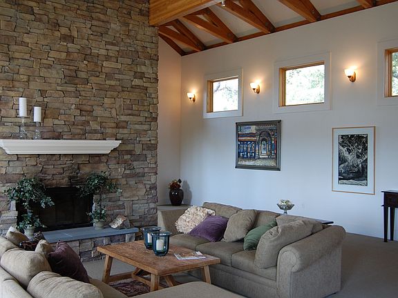 2nd image of 225 Alta Vista Ln