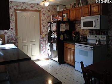 3rd image of 8 Leffingwell Dr