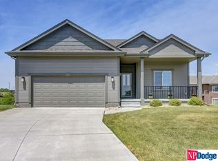 8520 S 69th Cir, Papillion, NE 68133