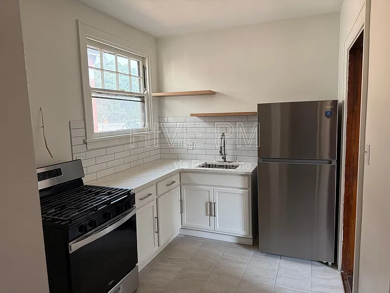 3745 Saint Lawrence Ave #1 — Photo 18