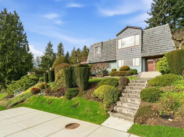 8355 Nelson Ave, Burnaby, BC V5J 4E8