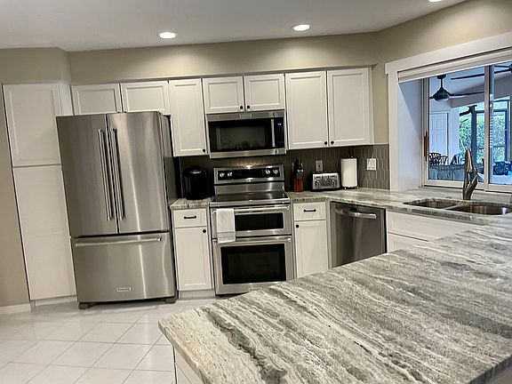 4th image of 5644 Country Lakes Dr