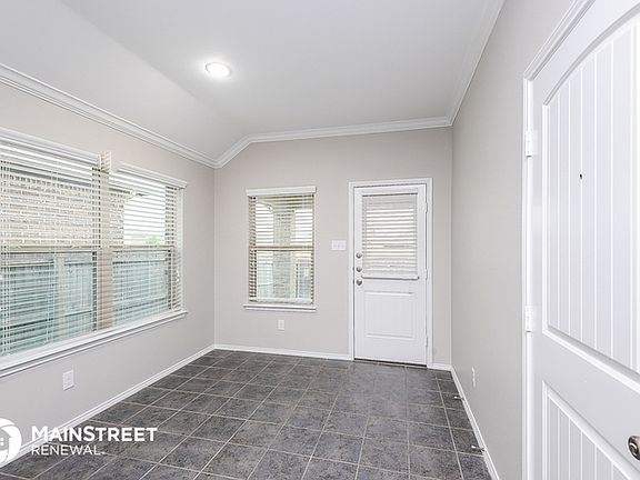 4th image of 8420 Gentian Dr