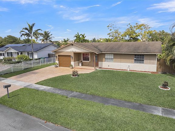 4th image of 7811 NW 47th St