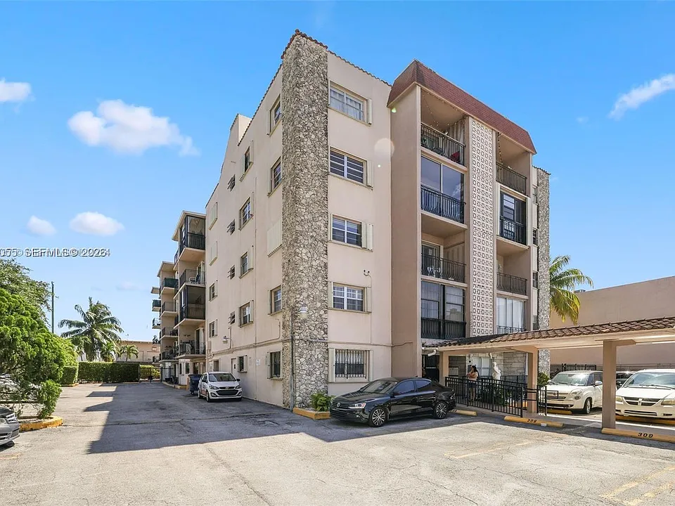 3640 NW 9th St #302