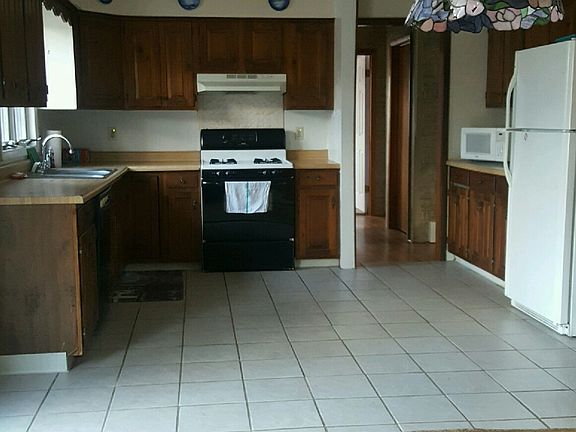 3rd image of 6 Crescent Ave