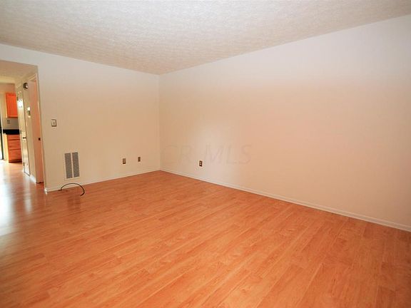 3rd image of 927 Charnwood Ln