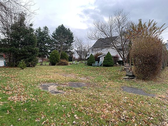 Huge yard 
