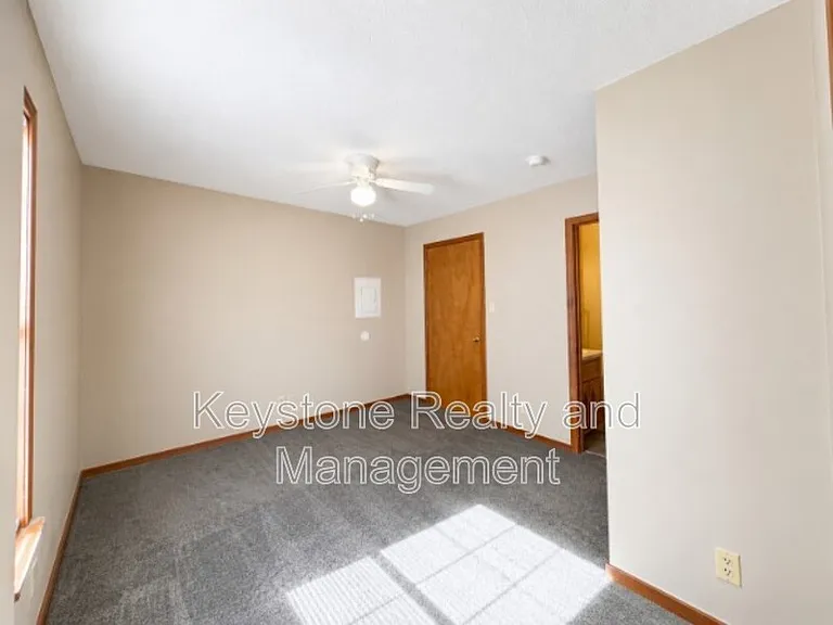 706 Peachers Dr #J — Photo 4