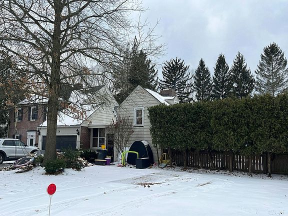 3rd image of 10 Orchard Ave