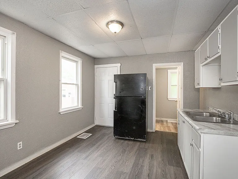 7411 Brinsmade Ave — Photo 10