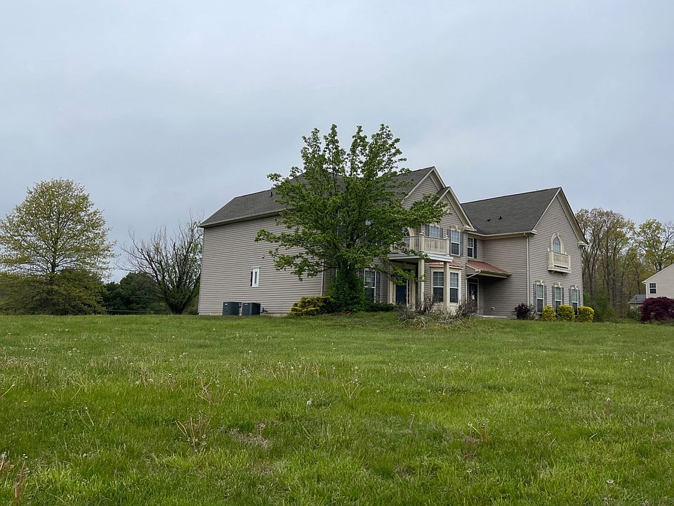 2nd image of 105 Peach Tree Dr