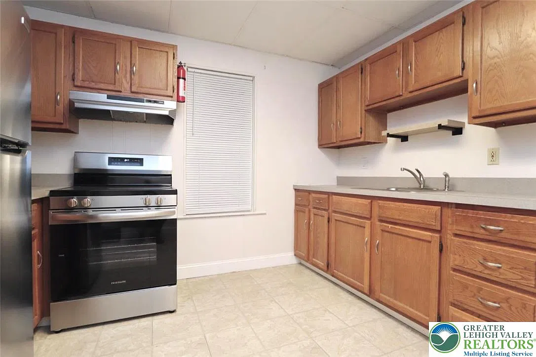 2 bed, 1.0 bath, 1100 sqft, $1,375 — Photo 4