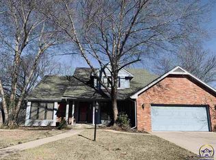 5918 SW 35th St, Topeka, KS 66614