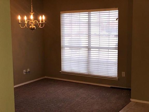 3rd image of 821 Rainbow Ln
