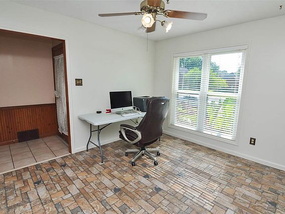 4th image of 3864 Altruria Rd