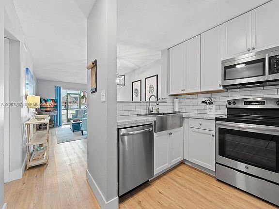 2nd image of 98321 Windward Ave #98321
