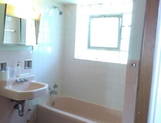 5th image of 4851 Greenleaf St APT 12